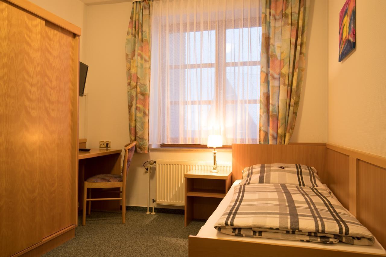 Hotel Alt Oesselse Sarstedt Kültér fotó